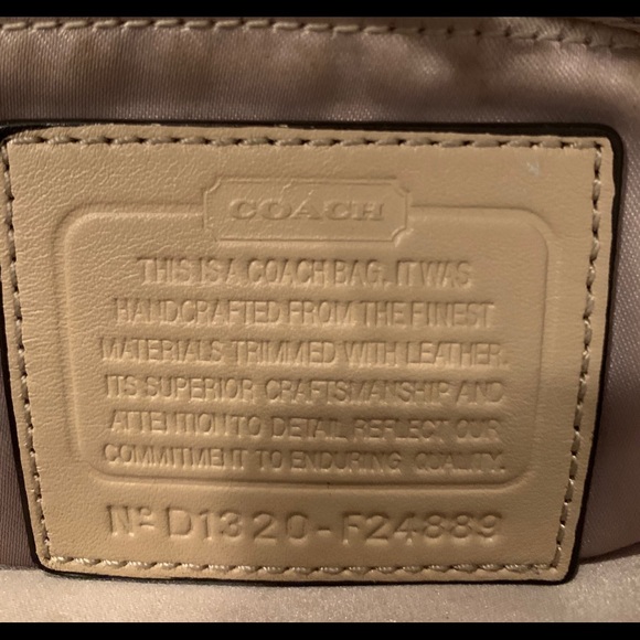 Large Coach Snakeskin style bag (tan) - Picture 3 of 6